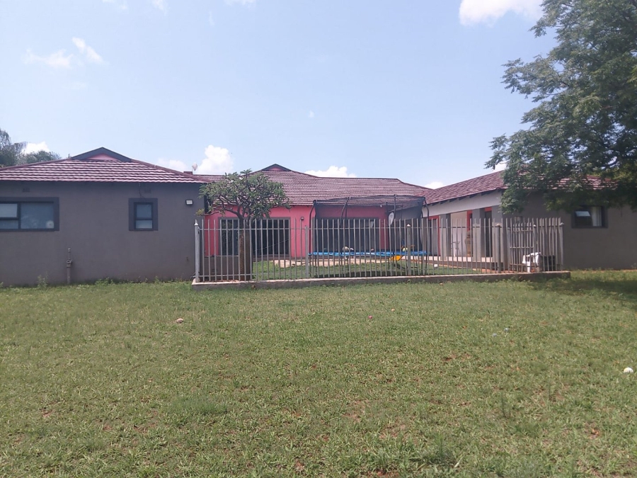 6 Bedroom Property for Sale in Hartbeespoort Rural North West